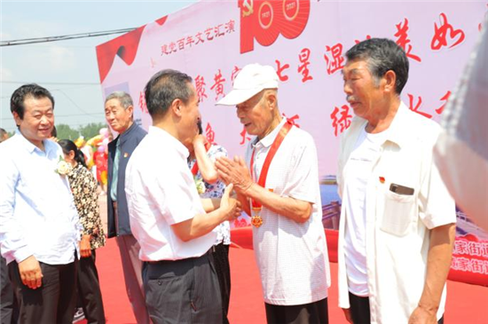 沈阳沈北新区黄家街道庆祝建党百年暨生态稻虾放养仪式举行_fororder_图片6