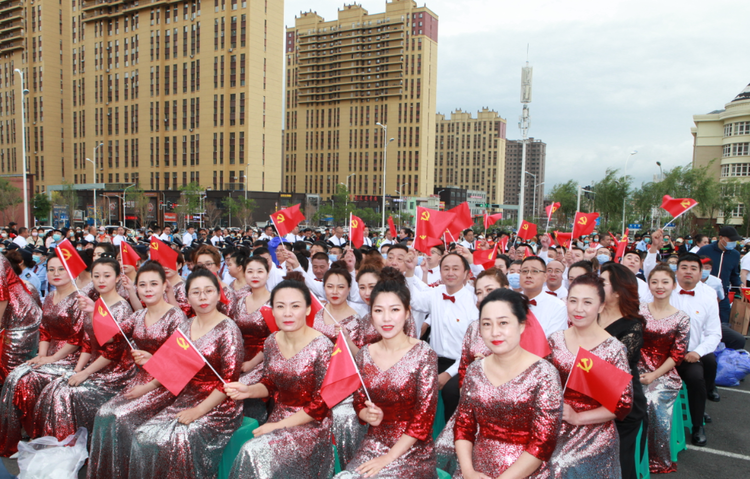 鸡西农商银行庆祝建党一百周年“永远跟党走”合唱演出暨广场万人同唱一首歌主题党日活动举行_fororder_微信截图_20210622150053