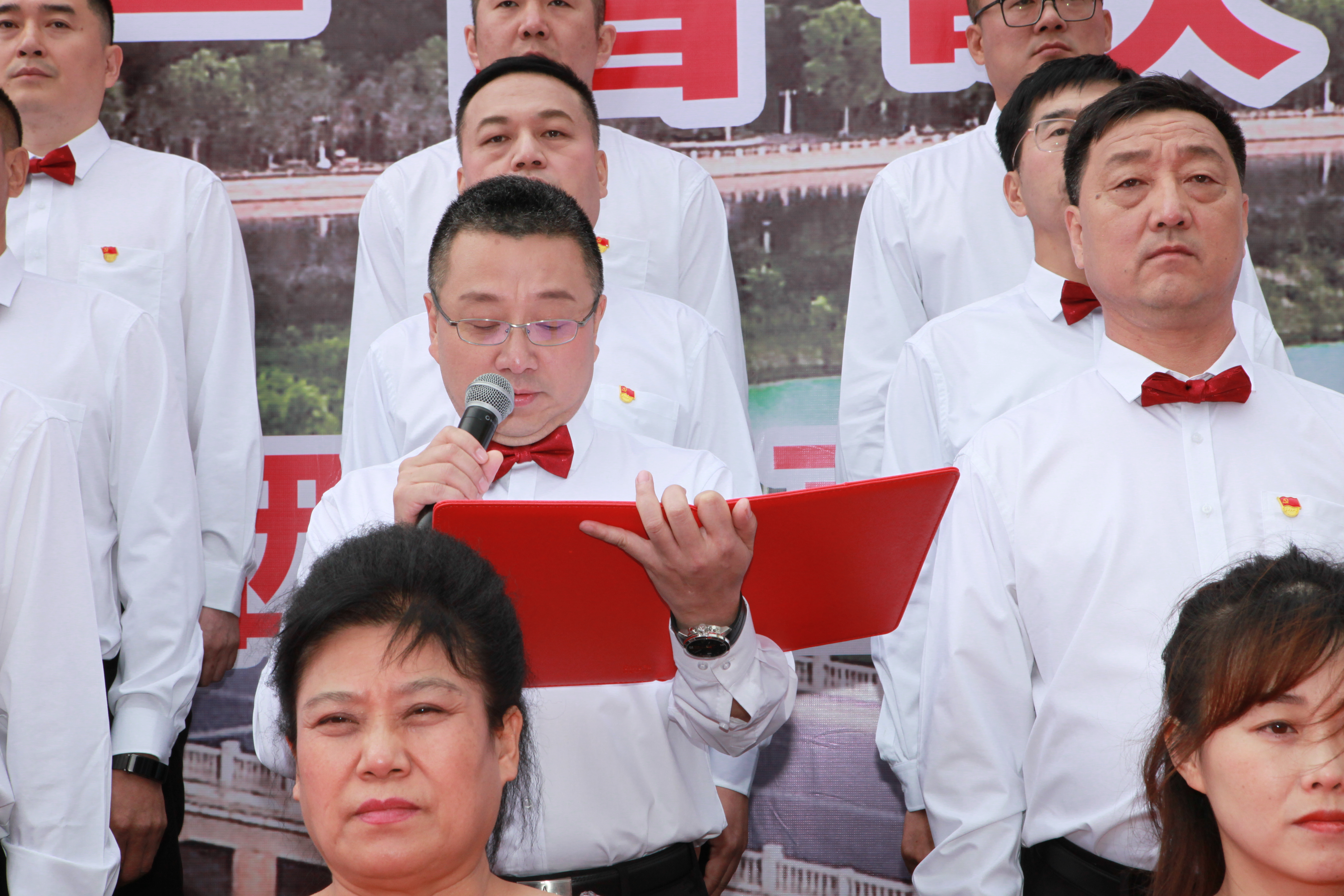 鸡西农商银行庆祝建党一百周年“永远跟党走”合唱演出暨广场万人同唱一首歌主题党日活动举行_fororder_微信图片_20210622142452