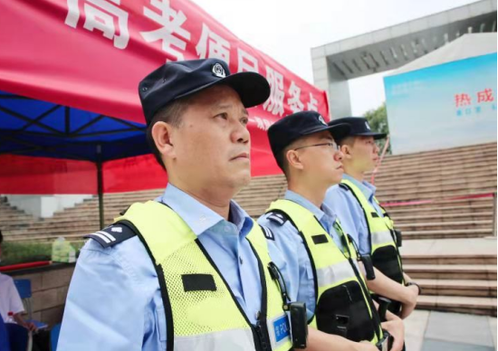 【原创】重庆渝北区民警王卫：坚守初心 守护校园平安_fororder_微信图片_20210623162406