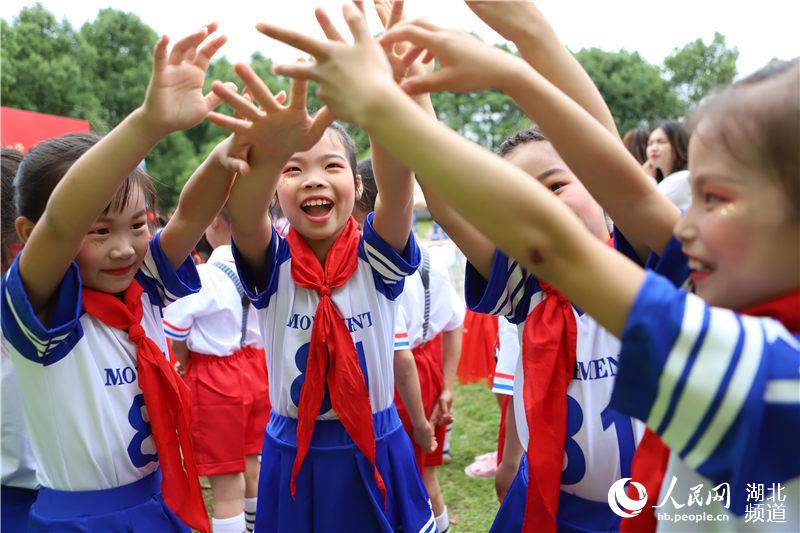 山村小学来了“老兵辅导员”