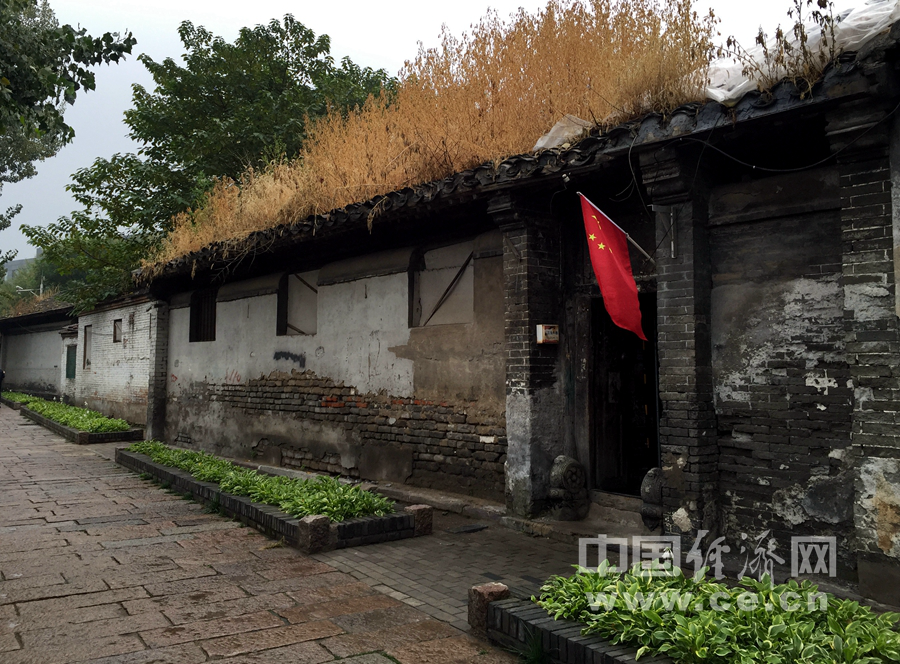 雨中游北京前门三里河 观水穿街巷美景