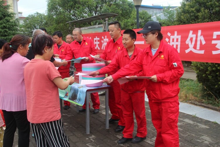 长庆油田输油一处安全生产宣传走乡进镇彰显社会责任_fororder_1 (2)