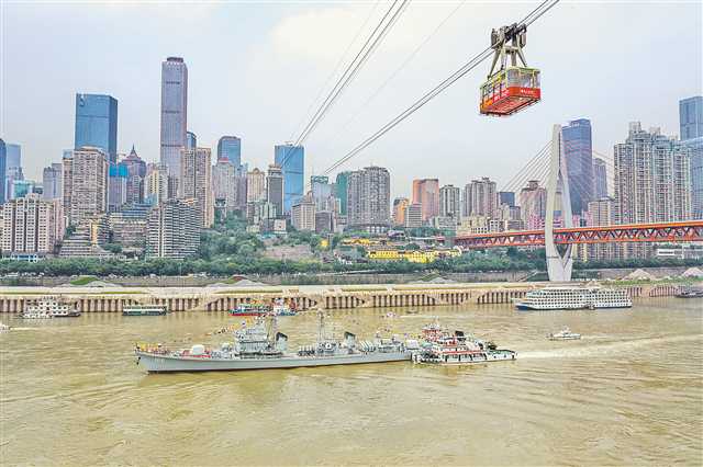 166舰顺利抵达重庆“新家”