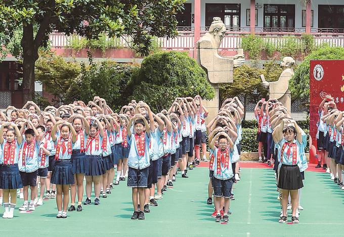 南京市夫子庙小学举行特别的毕业礼仪式_fororder_2