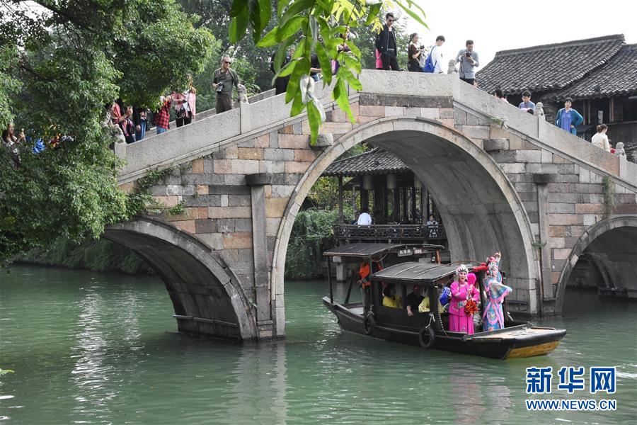 乌镇戏剧节：在古老街头遇见戏剧