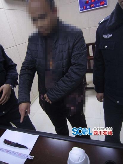 男子持刀欲强上地铁被拘 叫嚣“我是道上混的”