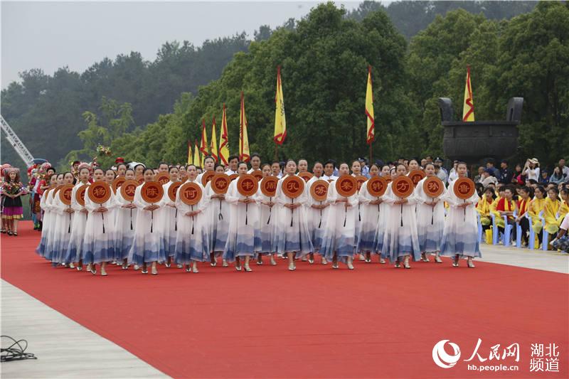 世界华人炎帝故里寻根节：30多个国家和地区华人华侨湖北“拜祖”