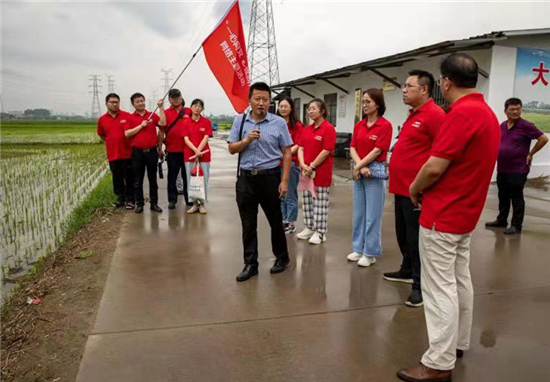 泰州举办“一心向党 e路同行”网络主题活动重温渡江战役线路_fororder_图片25