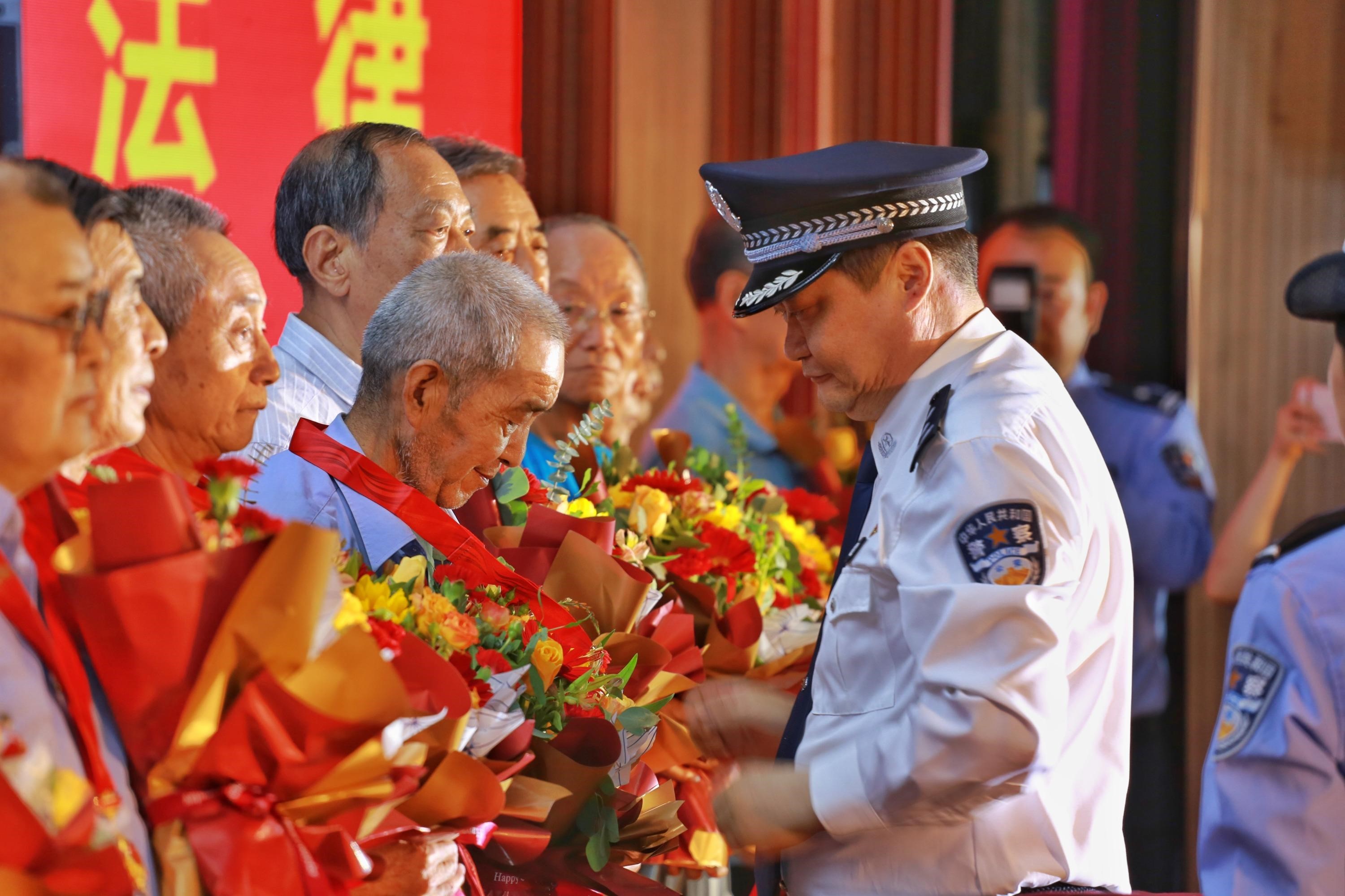 宝鸡公安交警举行庆祝中国共产党成立100周年文艺演出_fororder_2 (2)