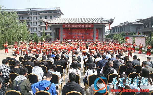 台湾大学生吹打乐团探访绛州非遗 欣赏民间绛州鼓乐