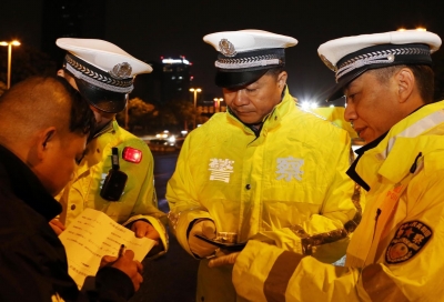 （平安江苏）南京交警四大队民警近日开展“清零行动”