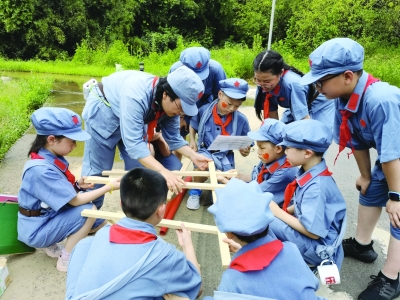 传承红色基因 南京小学生挑战“2.5公里小长征”