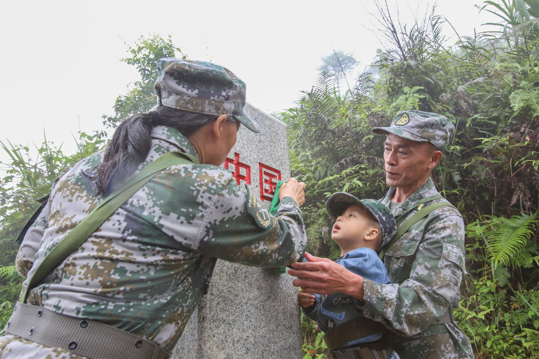 【急稿】百色那坡天池国防民兵哨所哨长凌尚前：祖国南疆的“忠诚界碑”