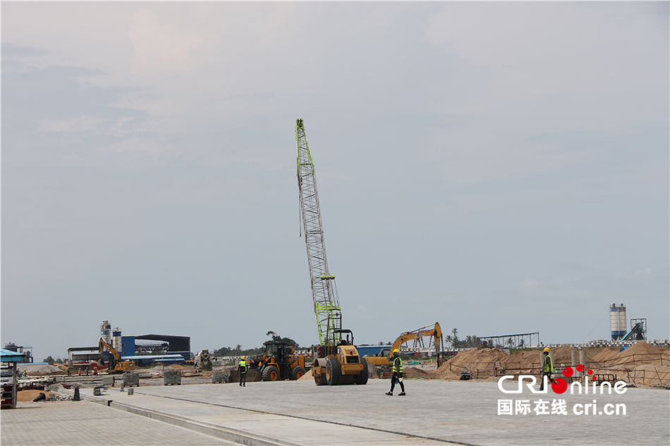 中非“一带一路”重要合作项目尼日利亚莱基港建设进度过半 稳步推进_fororder___172.100.100.3_temp_9500033_1_9500033_1_1_6977b564-d7cb-4370-87ba-d77b2a3bf49d.JPG