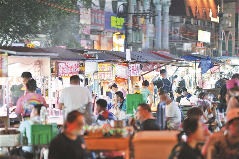 从淘便宜货到品尝网红美食 来哈尔滨市香坊夜市享受快乐夜生活