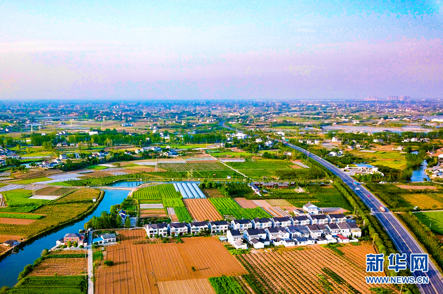 开着汽车看乡村丨村村有公路 一路一风景