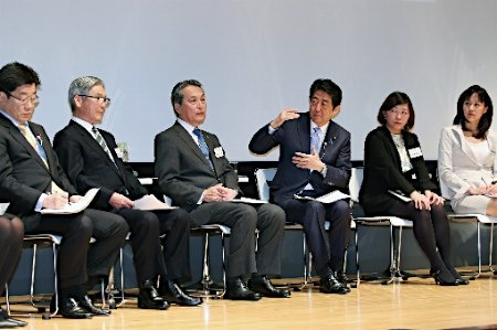 安倍出席对话会 称工作方式改革为“最大挑战”