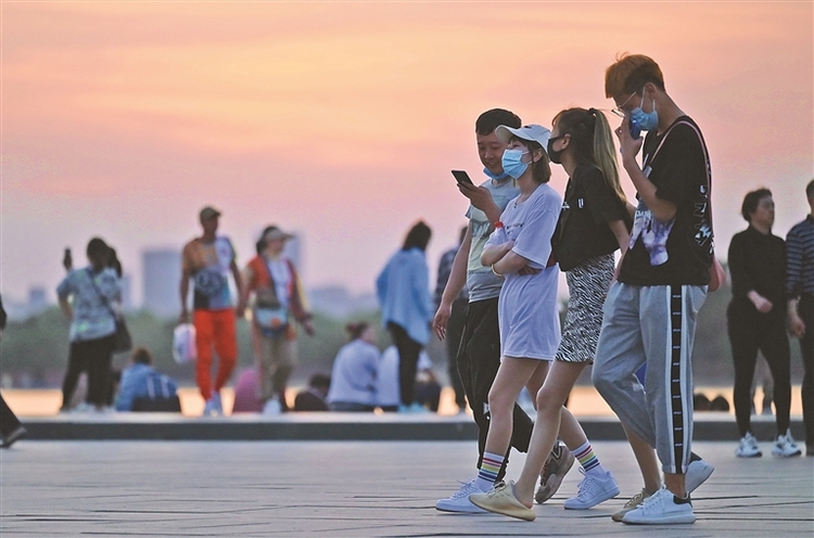 哈尔滨：江风送爽 夏夜追凉