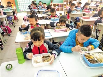 重庆一小学出台“好习惯手册”被赞接地气