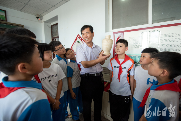 河北邯郸：非遗进校园 学生收获多