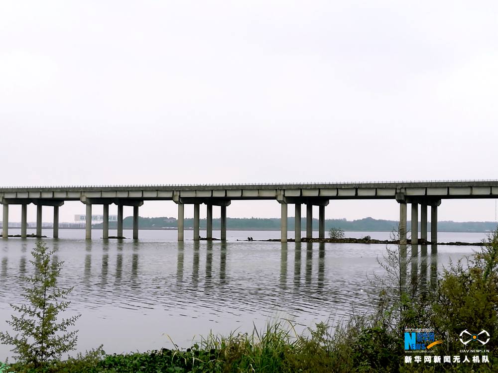 咸宁斧头湖拆围初见成效 湖面重归碧波无际