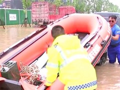 风雨之下携手共进！直击郑州防汛救灾中的暖心画面