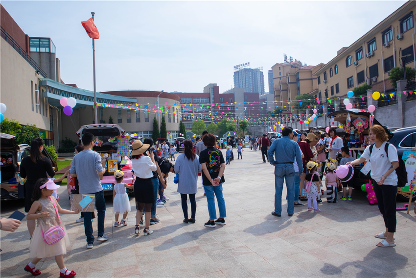 已过审（供稿 房产页面 楼盘速递列表 三吴大地镇江 移动版）汽车后备箱创意集市公益义卖活动在句容举行