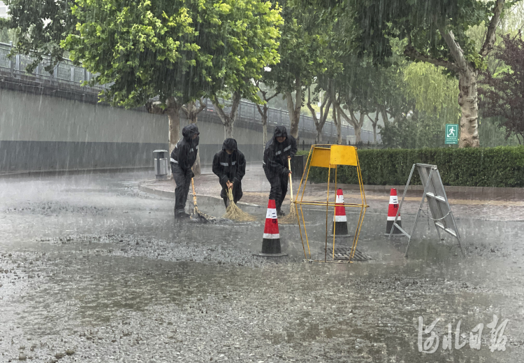 河北石家庄：做好强降雨防范工作