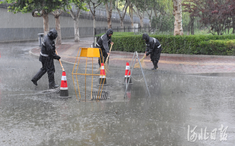 河北石家庄：做好强降雨防范工作