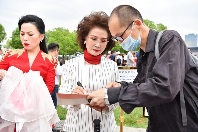 《豫剧》特种邮票首发 倒计时100天纪念封在郑亮相