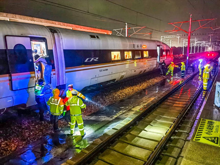 【豫见·风雨同舟】人民警察 越是危险越向前