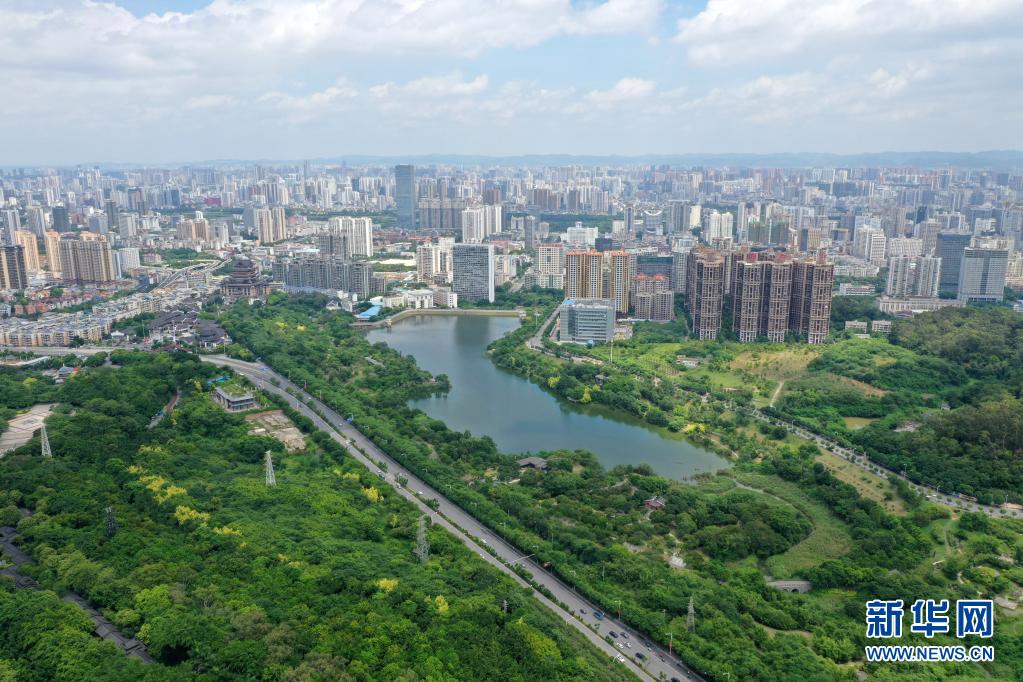 广西南宁：绿城风物夏日好 碧水青山入画来