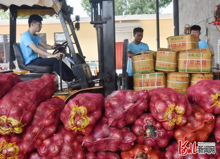 河北邯郸：爱心捐赠 驰援河南