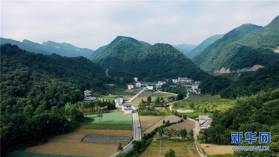 重庆：俯瞰玉带绕青山 三峡之巅的诗和远方