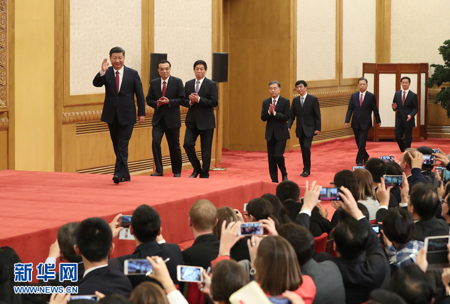 （轮播）十九届中央政治局常委同中外记者见面