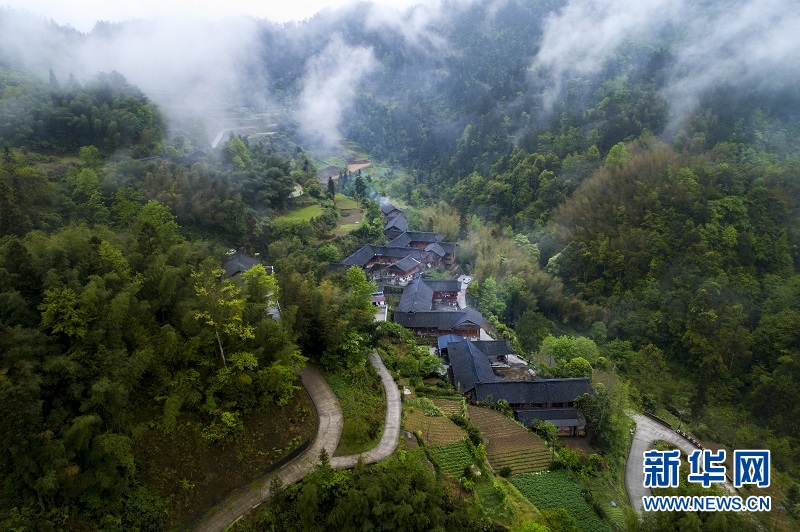 湖北咸丰蛮台子：隐藏在大山深处的土家寨子