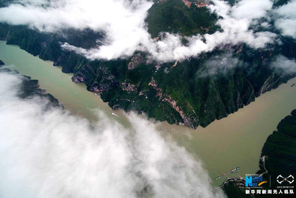 【“飞阅”中国】航拍长江三峡雨后秋韵 云雾弥漫如天降水墨