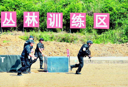 （法治）贵州公安特警实战技能比武提升战斗力