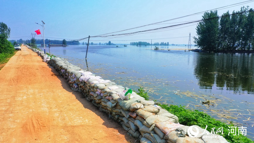 鹤壁市浚县：一半以上地区被洪水覆盖 防汛形势严峻