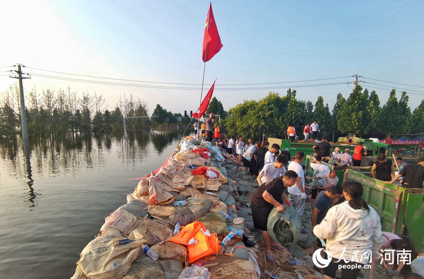 鹤壁市浚县：一半以上地区被洪水覆盖 防汛形势严峻