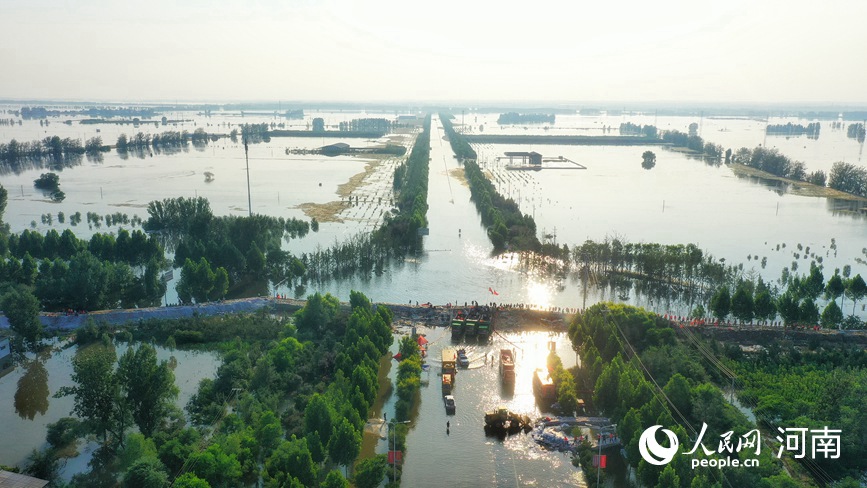 鹤壁市浚县：一半以上地区被洪水覆盖 防汛形势严峻