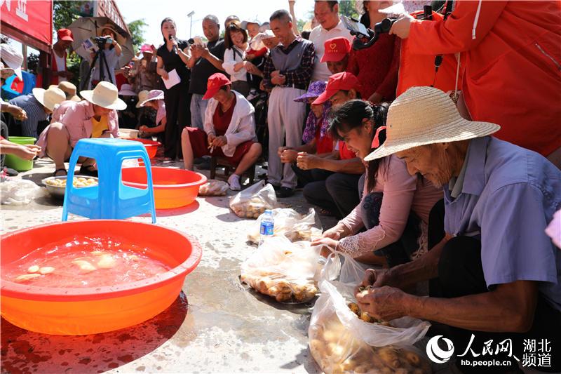 湖北鹤峰：乡村农事趣味体验运动会迎端午