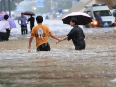 【焦点访谈】风雨同舟 共渡难关_fororder_1