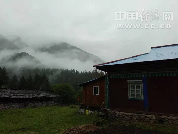 【石榴花开 籽籽同心】西藏林芝巴卡村：雪山下的山水画卷