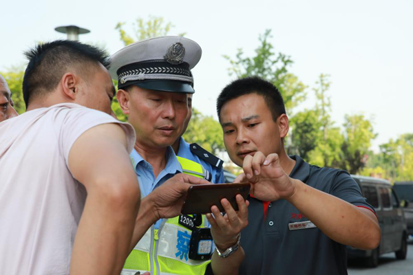 【原创】重庆市高新区公安分局渝警骁骑王正才：烈日下最美的那抹藏青蓝_fororder_图片2