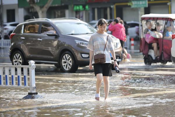 阳光明媚 雨灾后正在逐步恢复的新乡