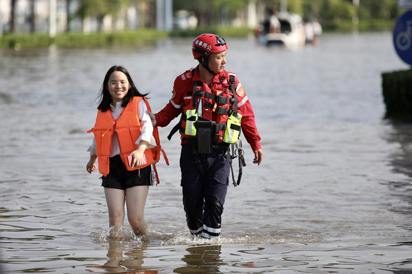 阳光明媚 雨灾后正在逐步恢复的新乡