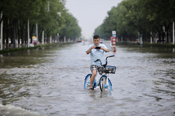 阳光明媚 雨灾后正在逐步恢复的新乡