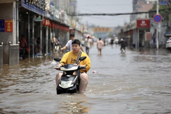 阳光明媚 雨灾后正在逐步恢复的新乡